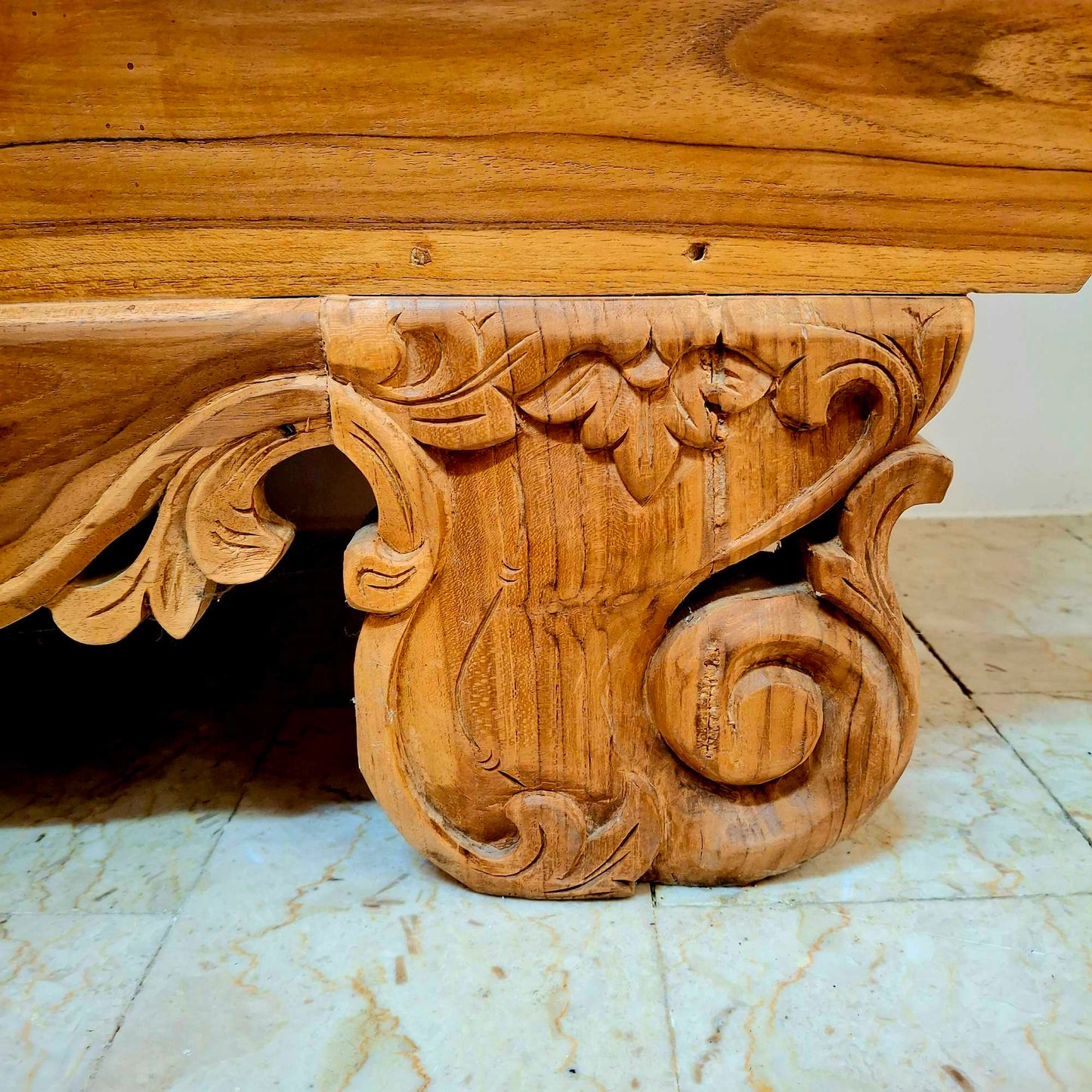 Buffet de style colonial en bois de teck