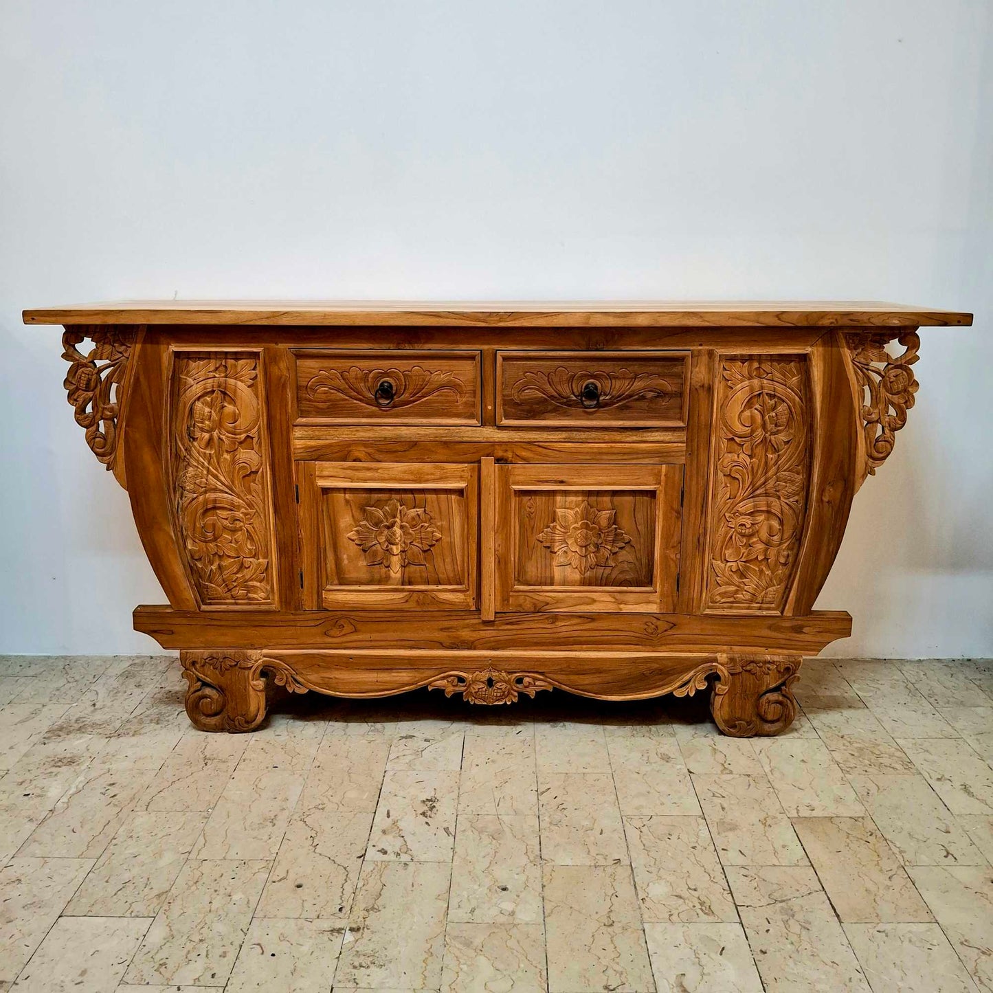 Buffet de style colonial en bois de teck