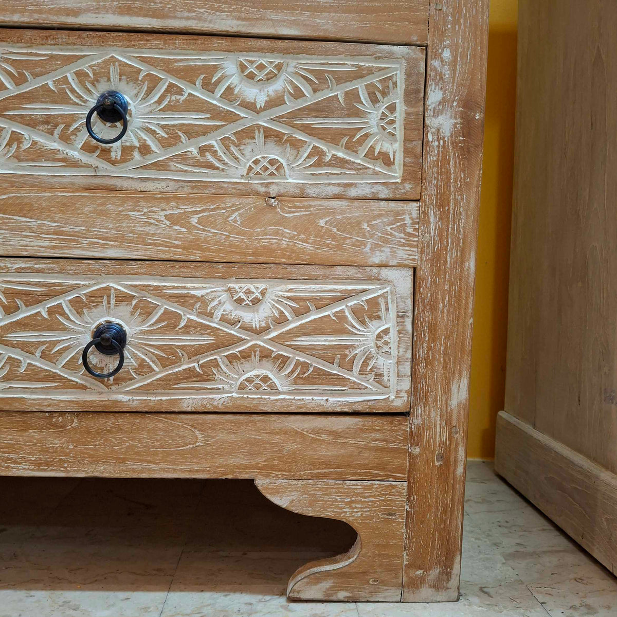 Cassettiera etnica in teak mobile shabby chic