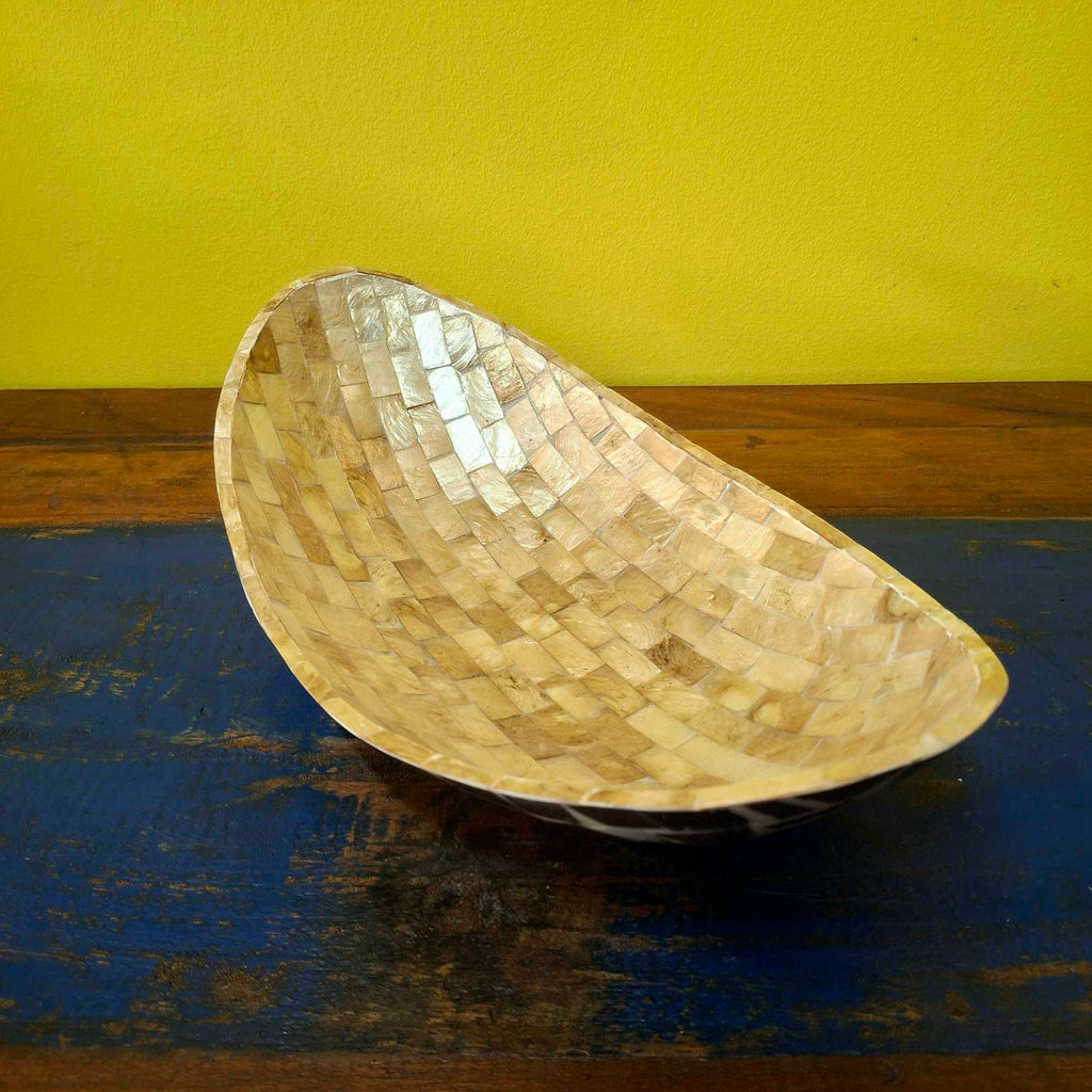 Centro tavola decorativo in madre perla dorato