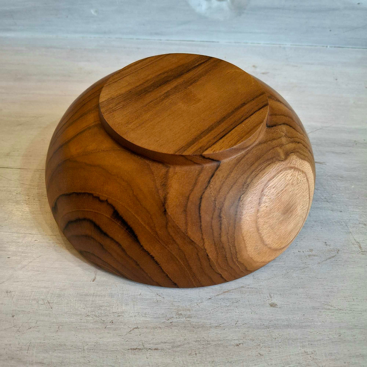 Rustikaler Teller, Schale aus natürlichem Teakholz