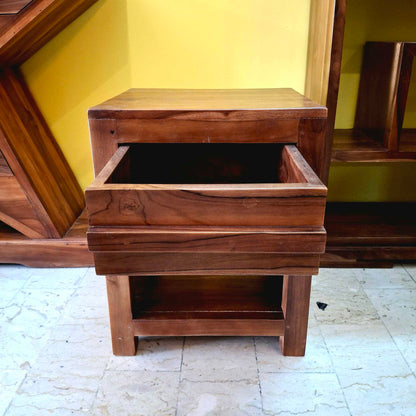 Comodino etnico in legno teak con cassetto