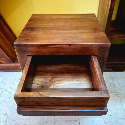 Comodino etnico in legno teak con cassetto