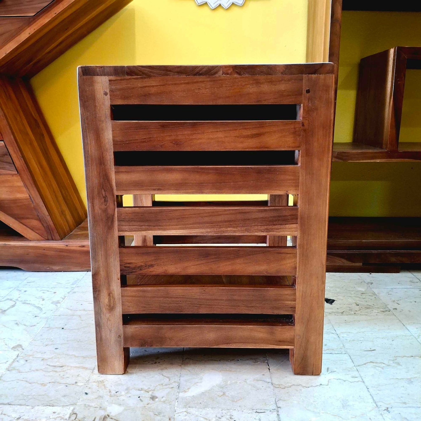 Comodino etnico in legno teak con cassetto