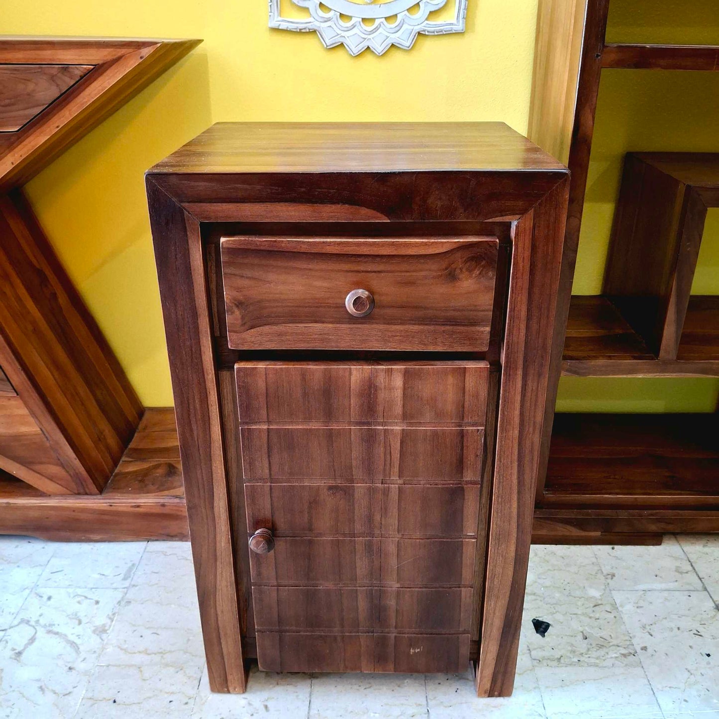 Comodino etnico in legno teak stile minimal