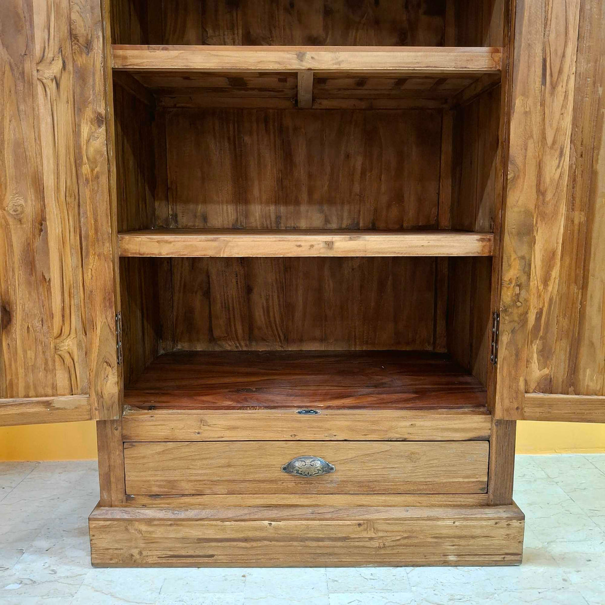Hohe Anrichte aus Teakholz Schrank Ethno-Möbel