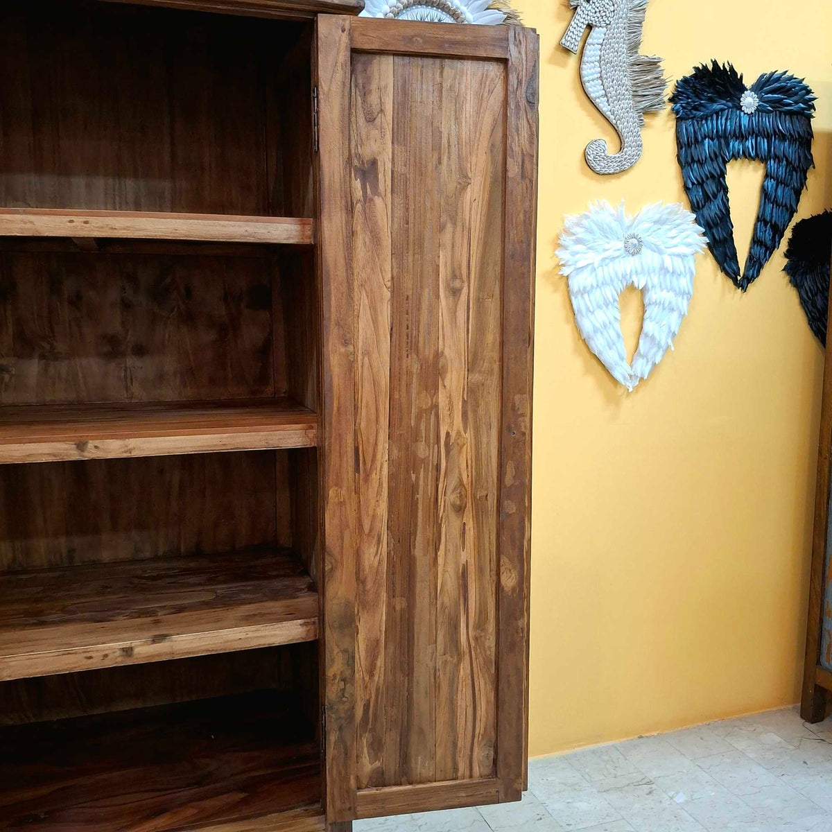 Hohe Anrichte aus Teakholz Schrank Ethno-Möbel