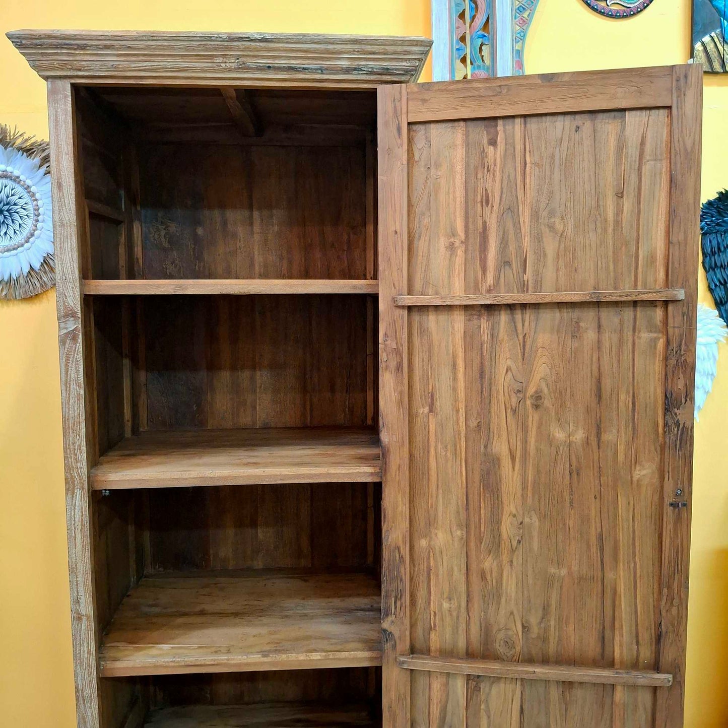 Credenza etnica a colonna armadio vintage intagliata in teak