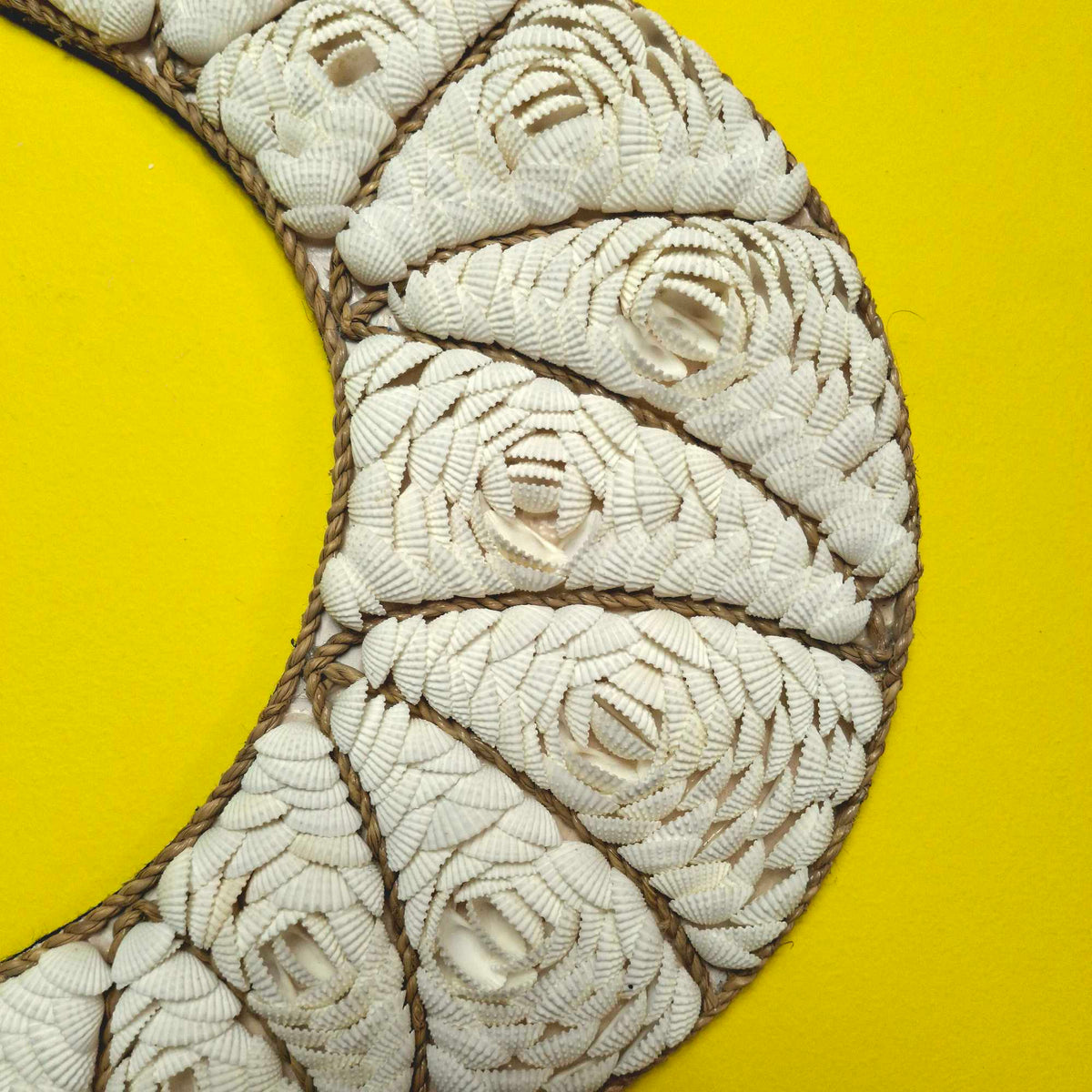 Decorazione etnica da parete Luna di conchiglie