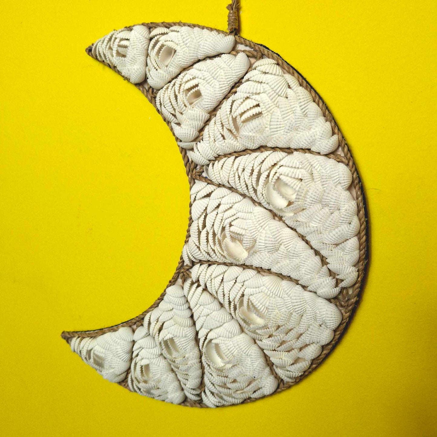 Decorazione da parete etnica luna e conchiglie incastonate