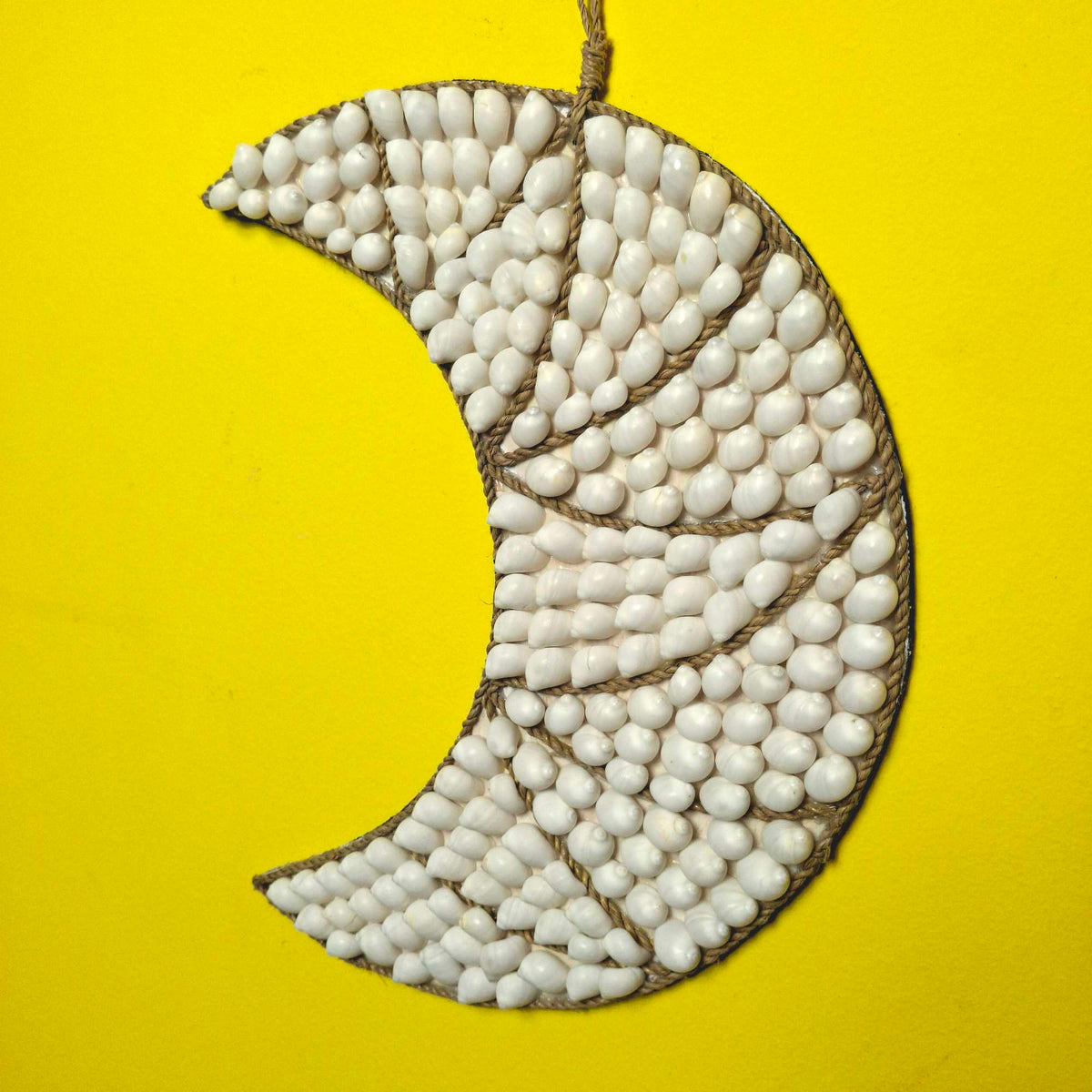 Luna in conchiglie naturali decorazione etnica