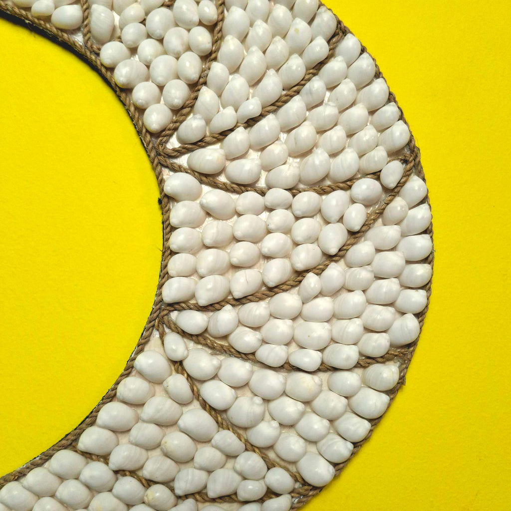 Luna in conchiglie naturali decorazione etnica