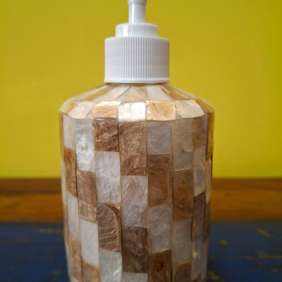 Dispenser porta sapone liquido in madre perla