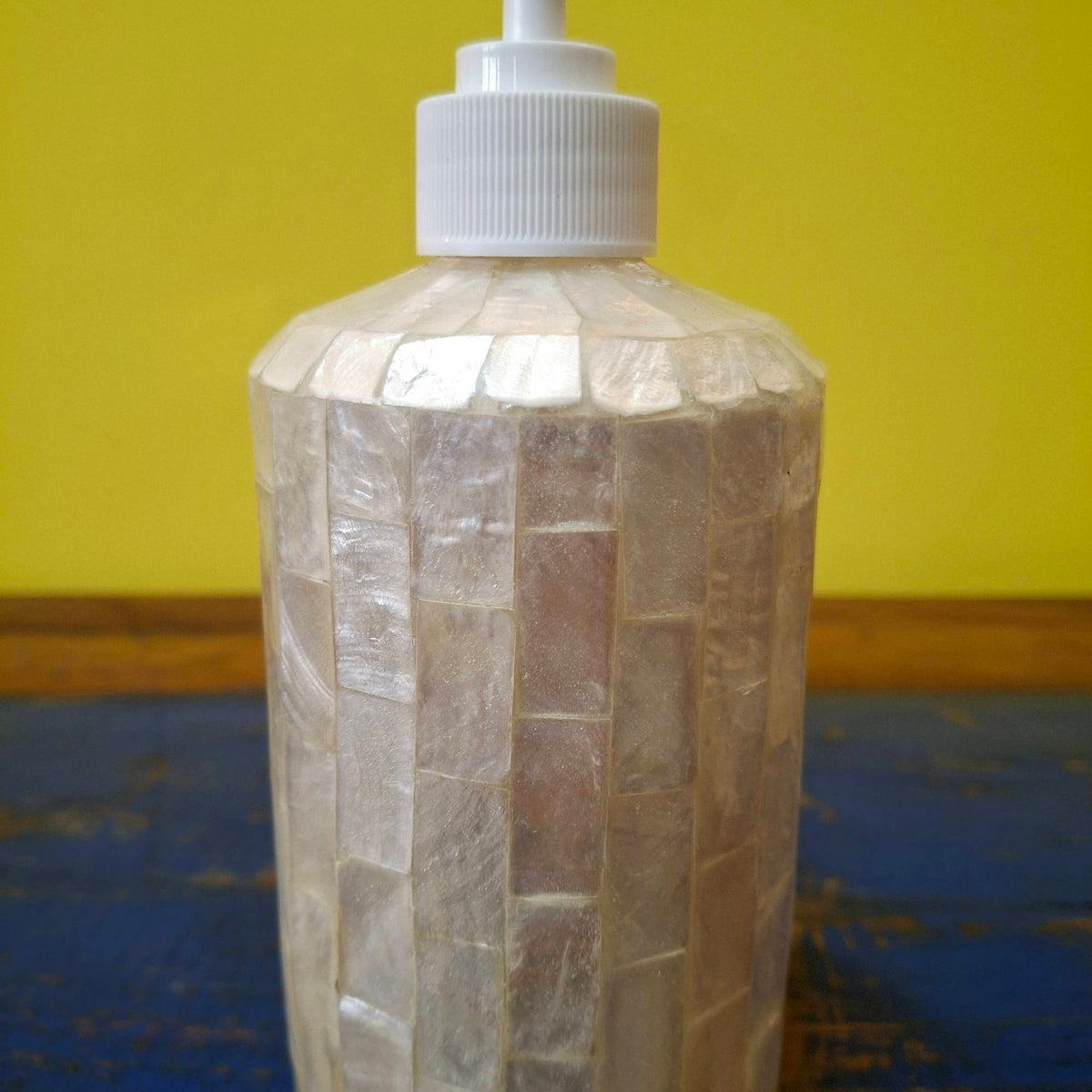 Dispenser porta sapone in madre perla per bagno