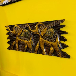Cadre en bois éléphants relief porte-bonheur déco