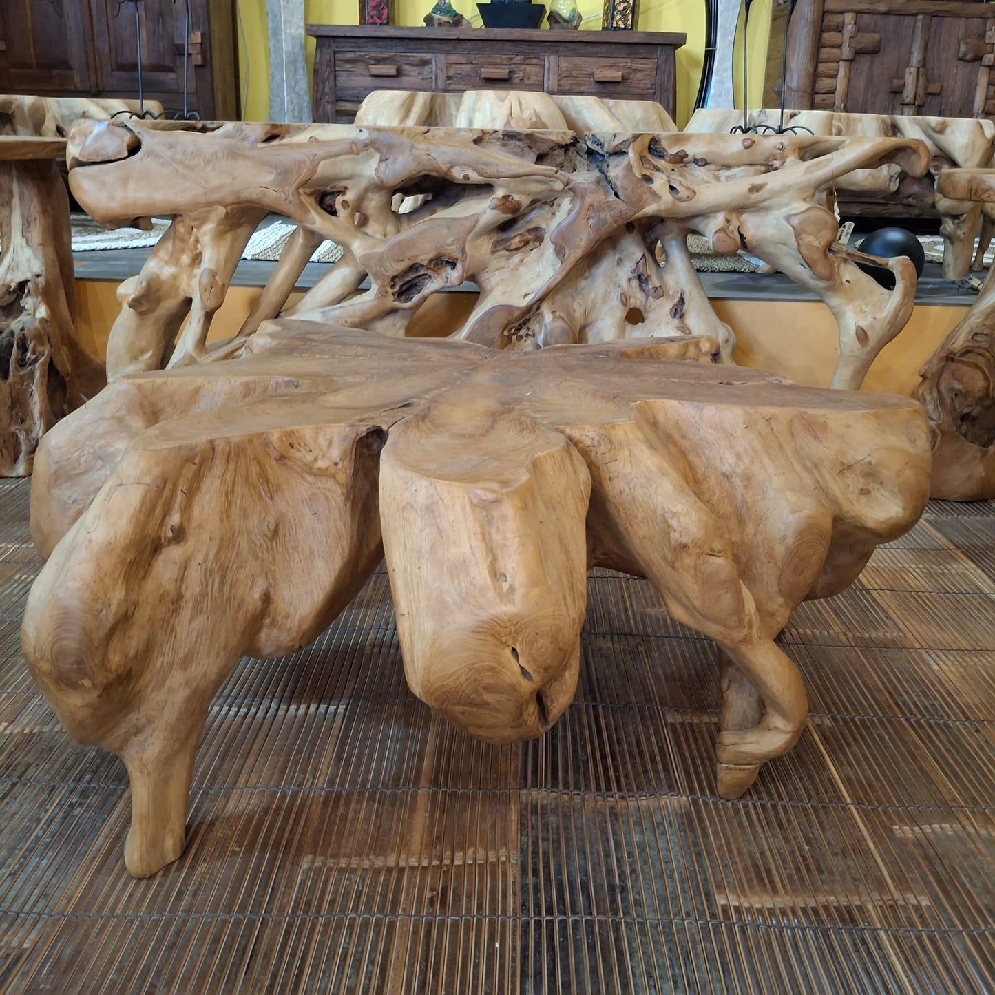 Tavolino etnico in radice di legno teak