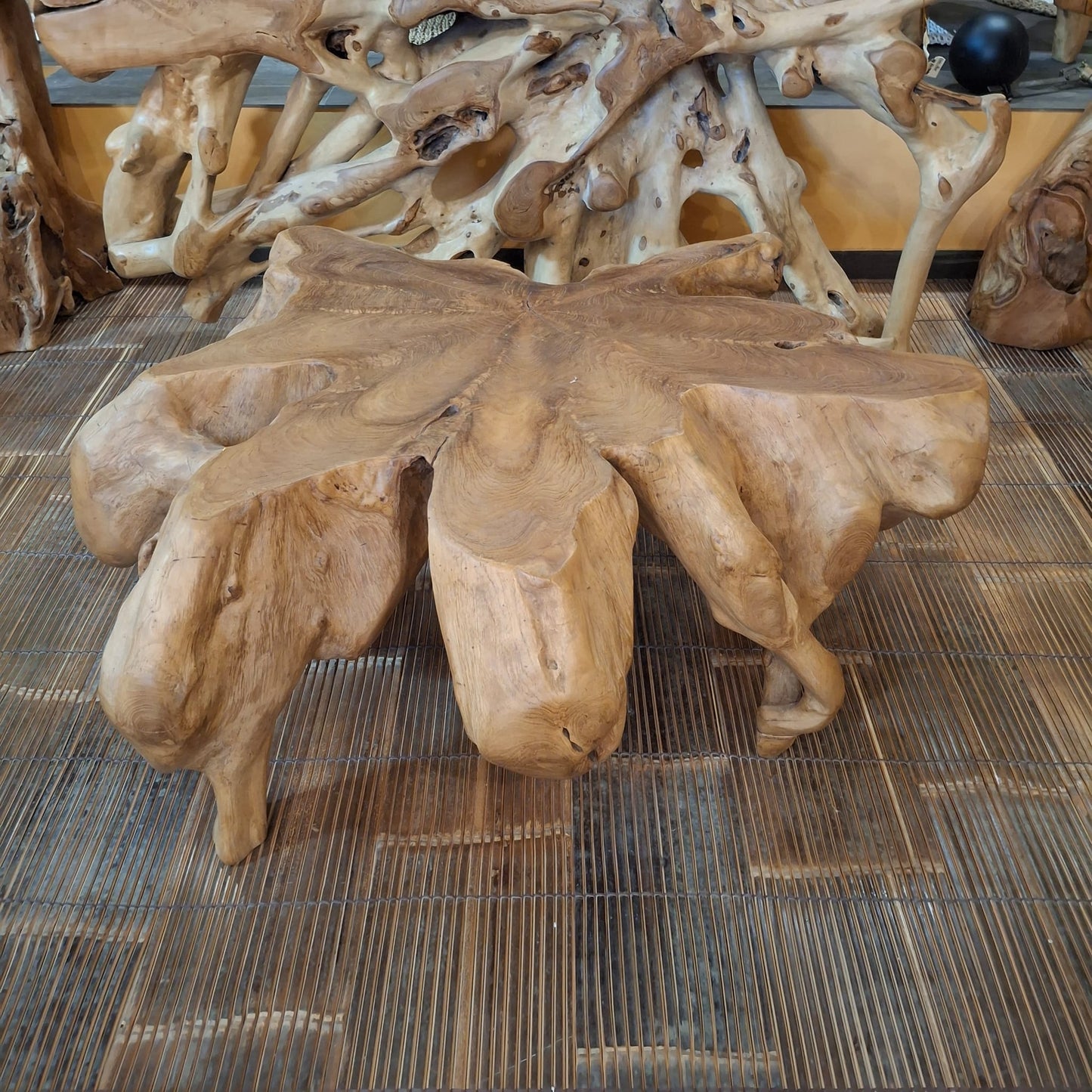 Tavolino etnico in radice di legno teak