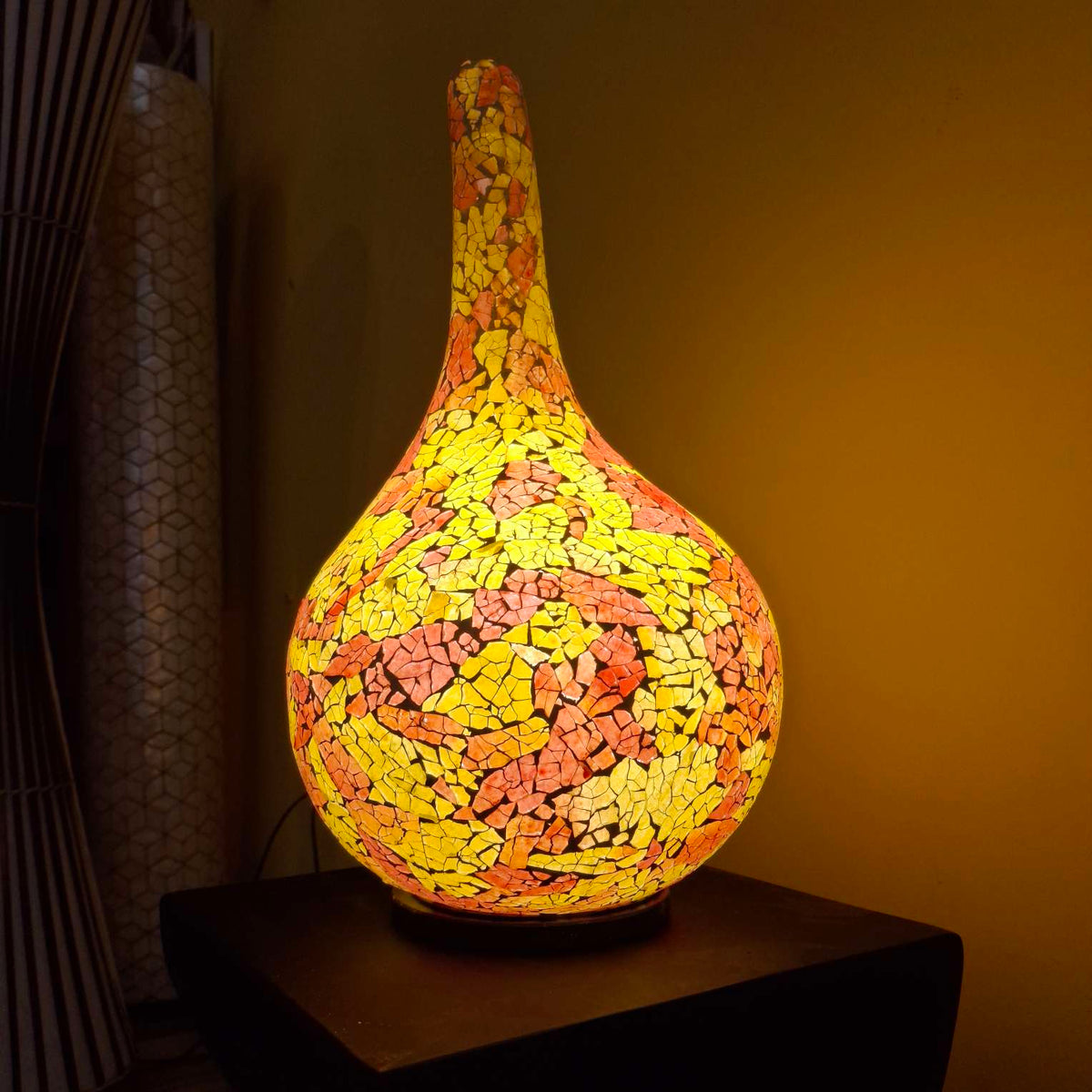 Lampada etnica in mosaico di vetro abatjour