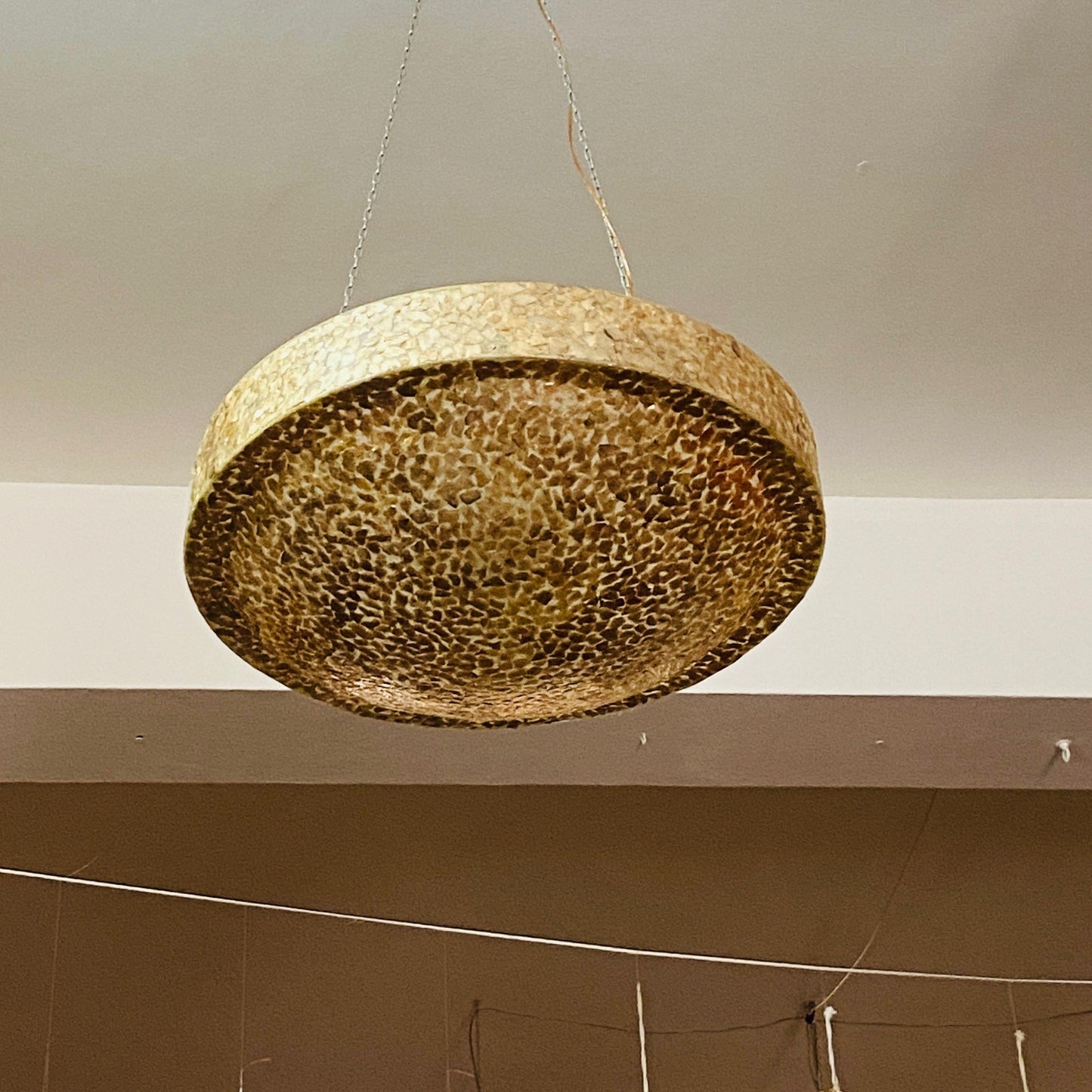 Plafonnier lustre en nacre dorée
