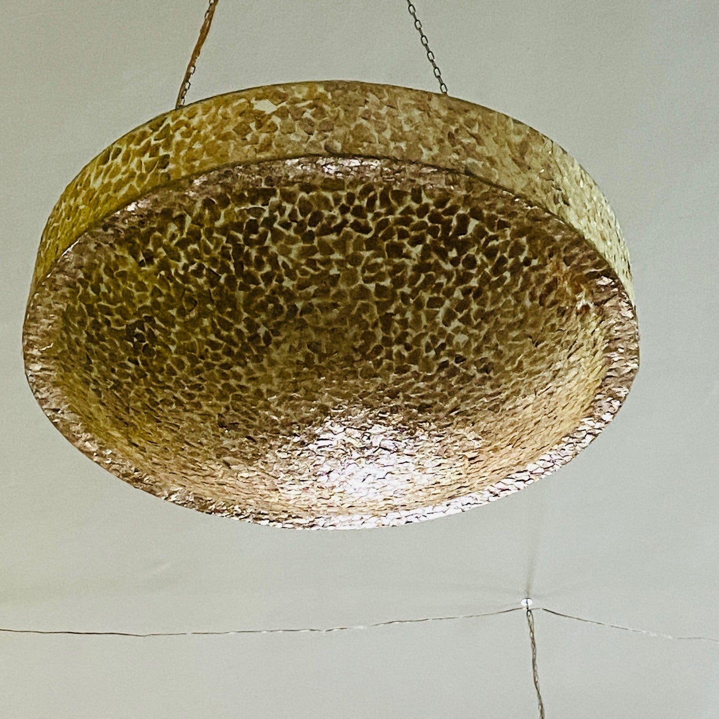 Plafonnier lustre en nacre dorée