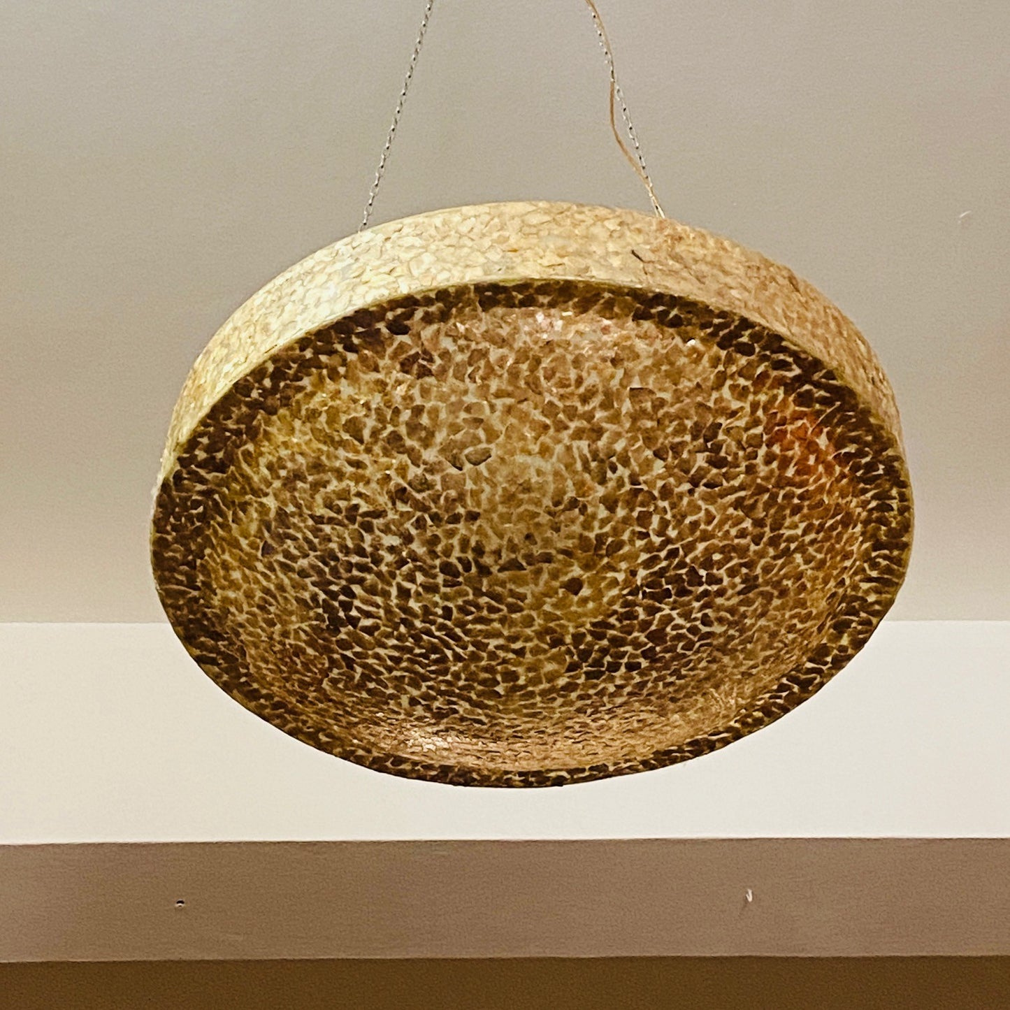 Plafonnier lustre en nacre dorée