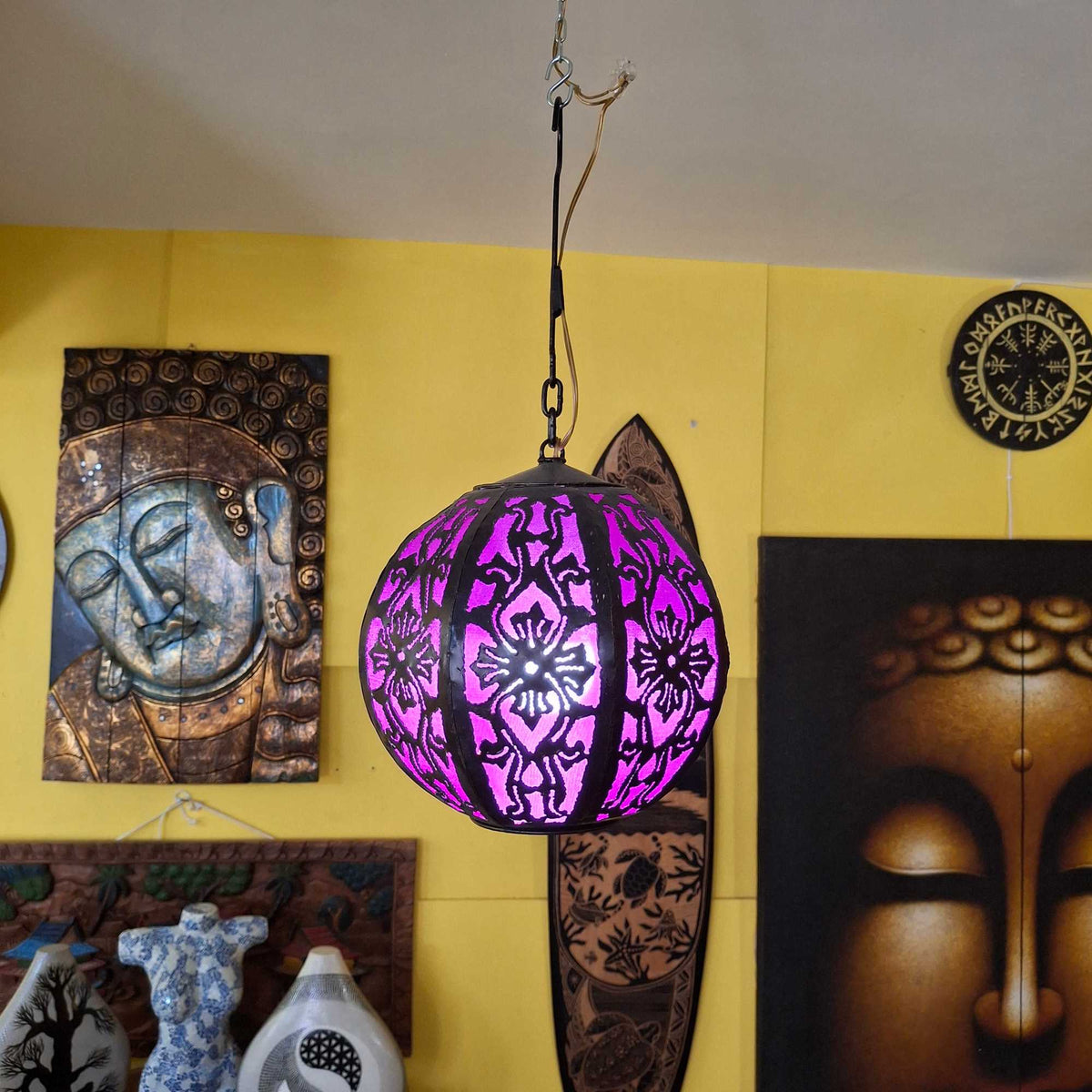 Lampadario etnico ferro battuto e tessuto viola