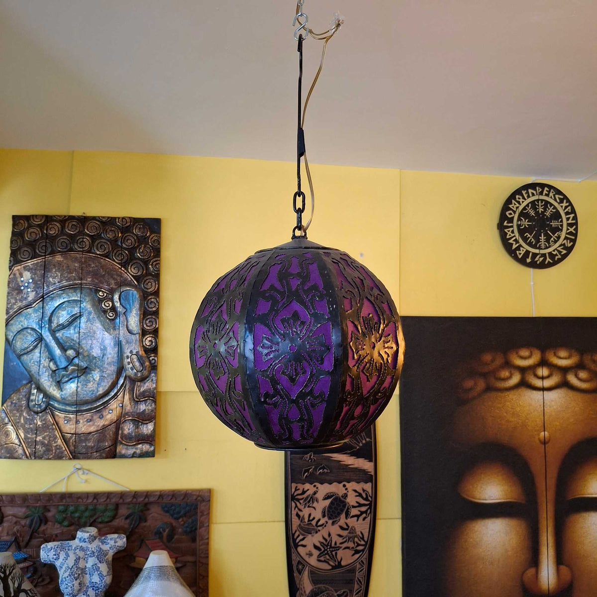 Lampadario etnico ferro battuto e tessuto viola