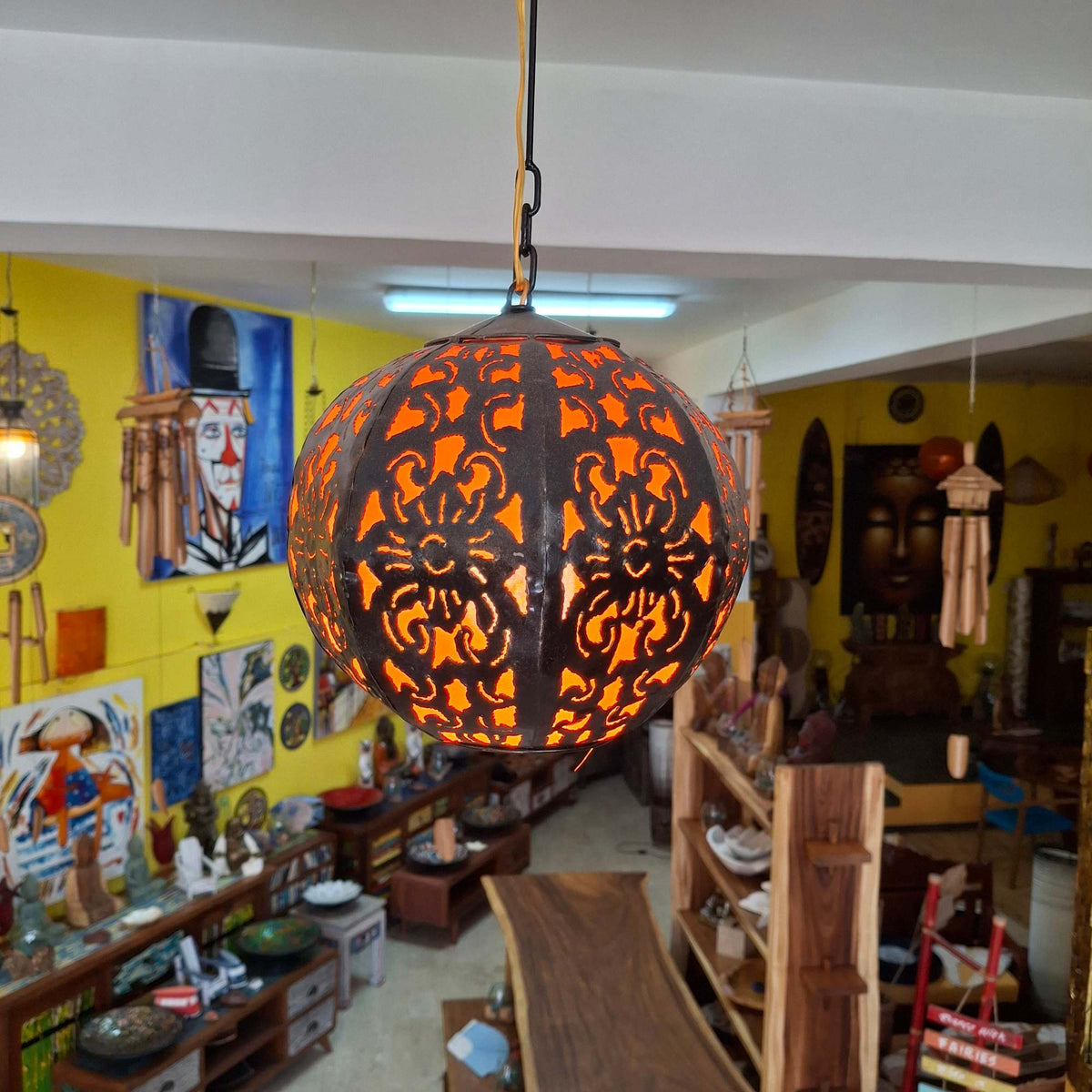 Lampadario etnico in ferro battuto ricamato
