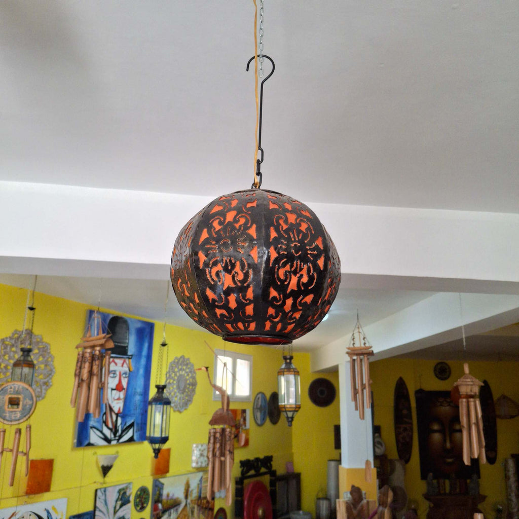 Lampadario etnico in ferro battuto ricamato