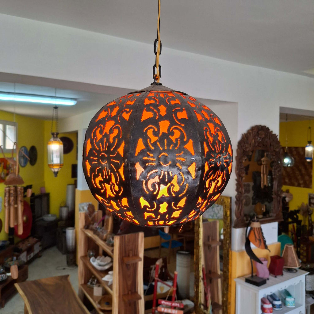 Lampadario etnico in ferro battuto ricamato
