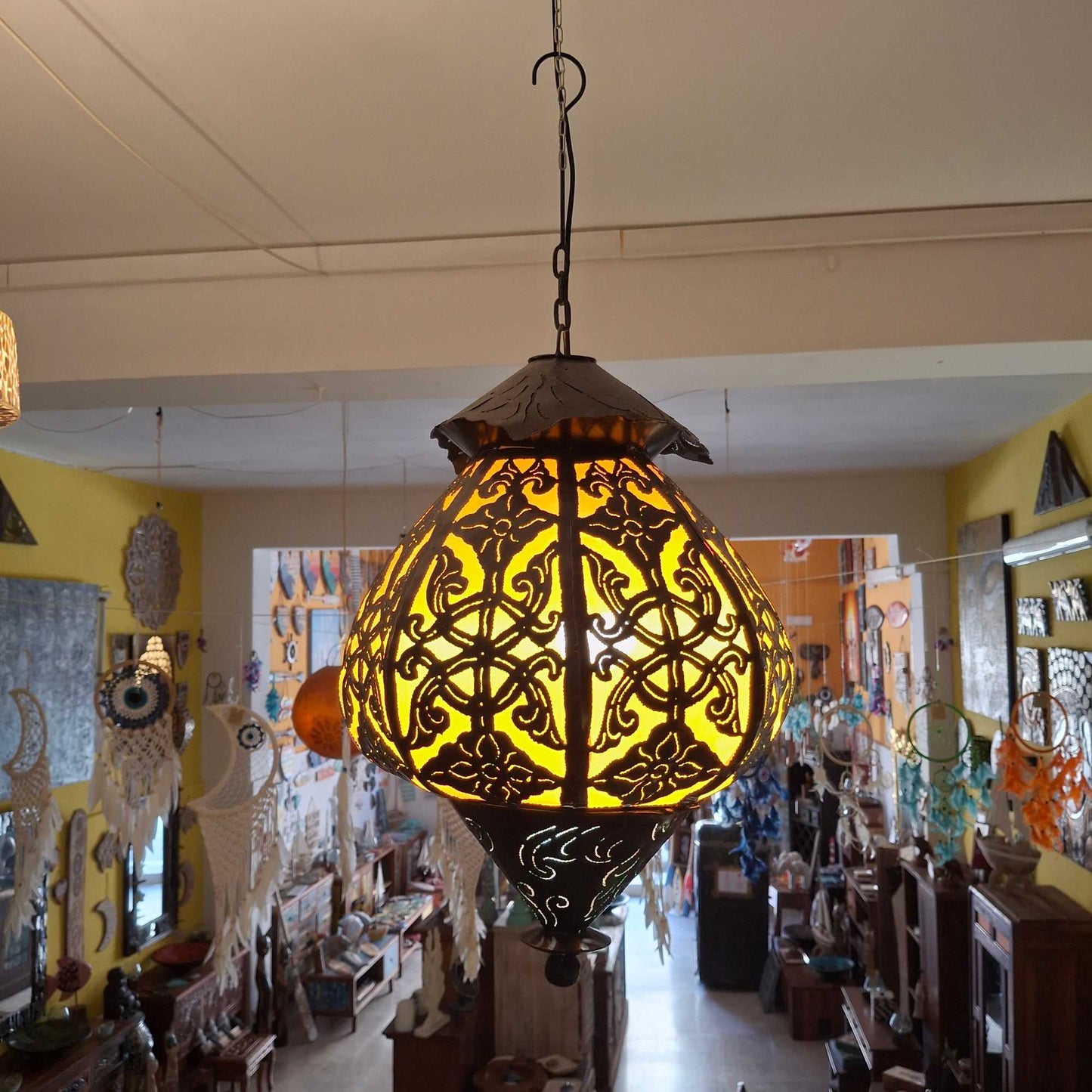 Lampadario etnico in ferro ricamato e tessuto
