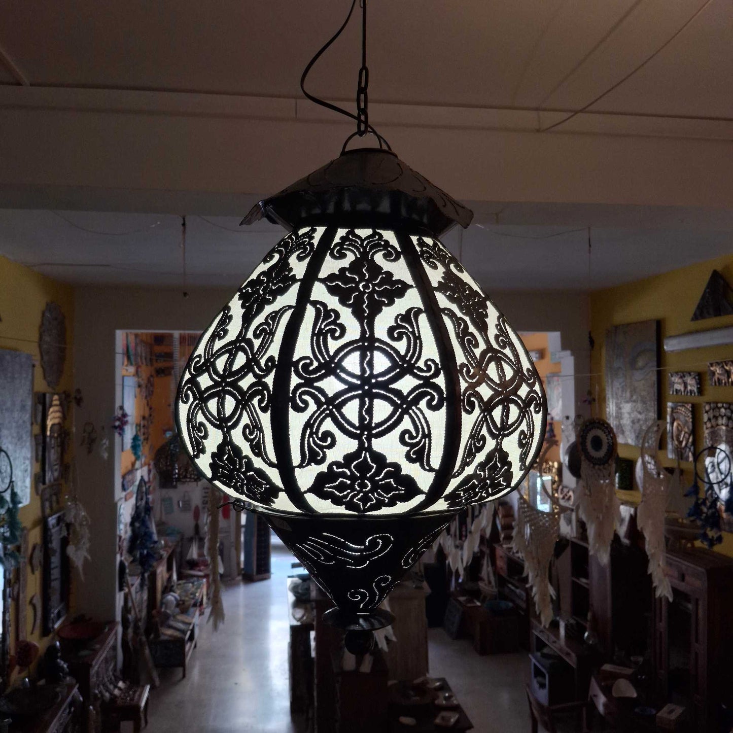 Lampadario etnico in tessuto e ferro ricamato