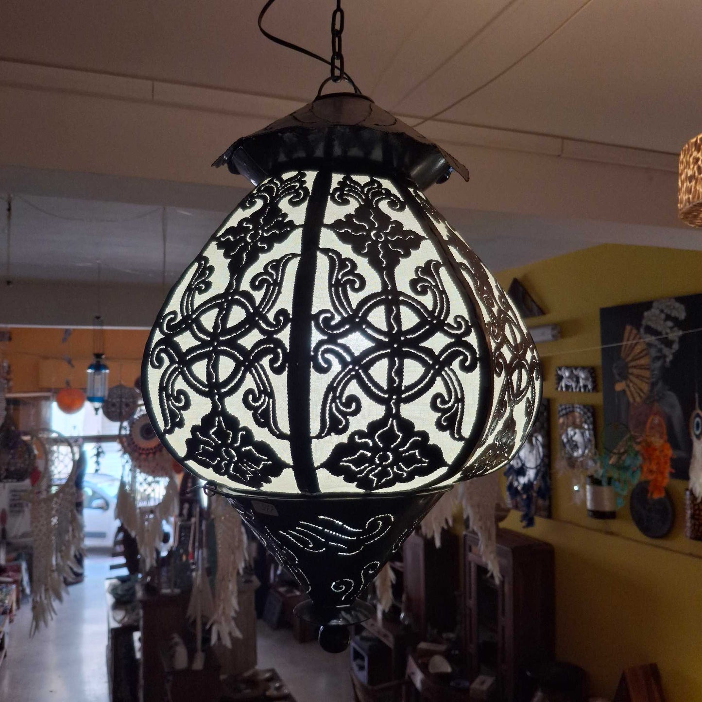 Lampadario etnico in tessuto e ferro ricamato