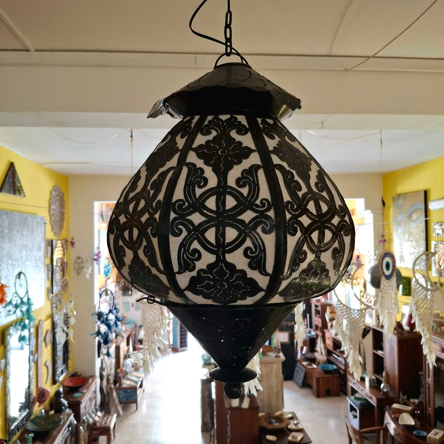 Lampadario etnico in tessuto e ferro ricamato