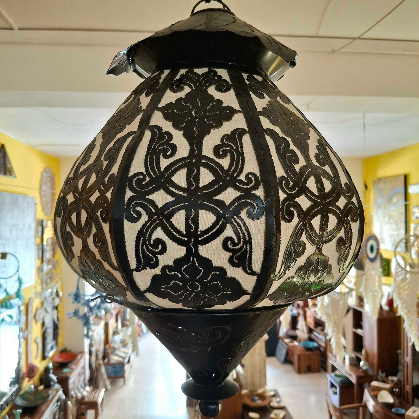 Lampadario etnico in tessuto e ferro ricamato