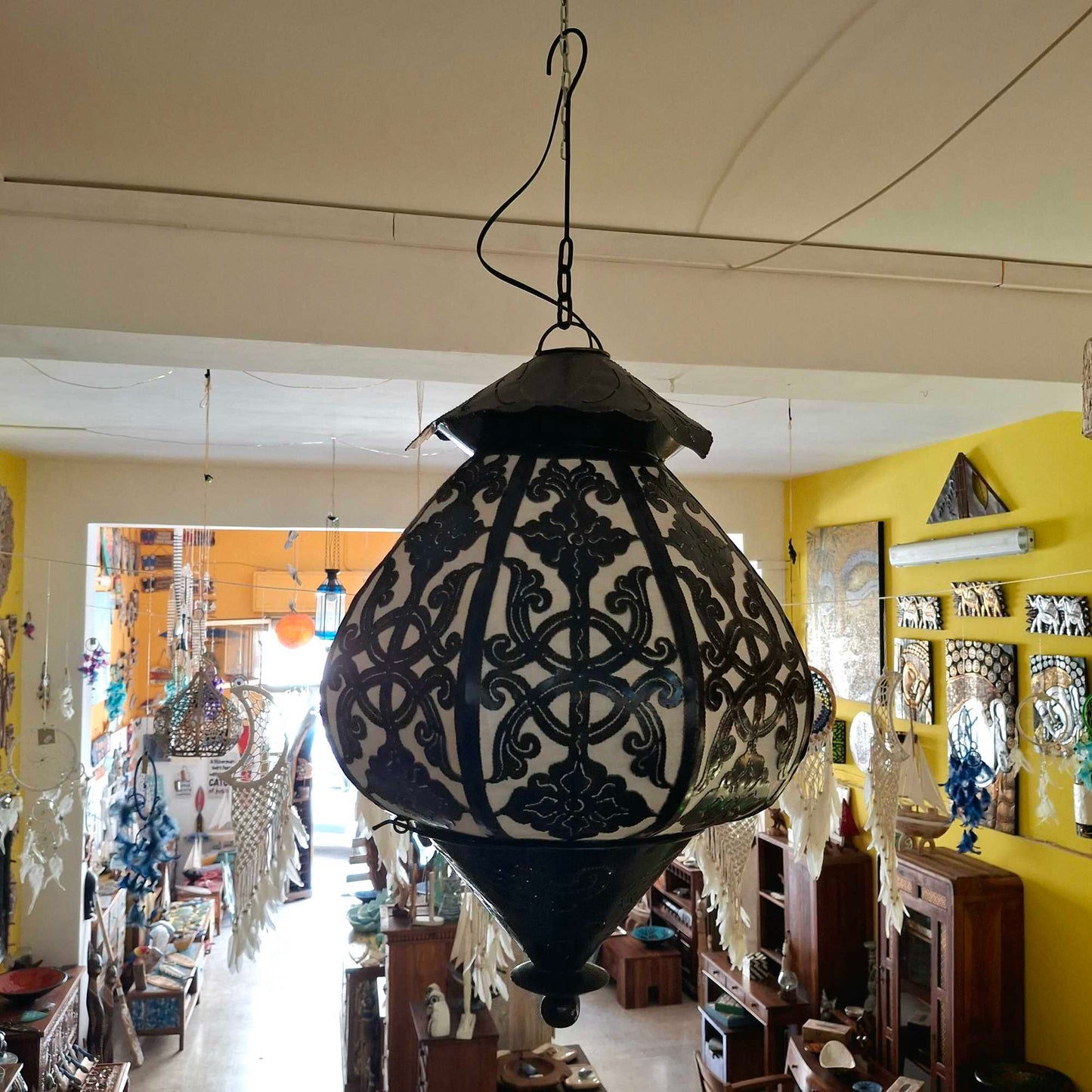 Lampadario etnico in tessuto e ferro ricamato