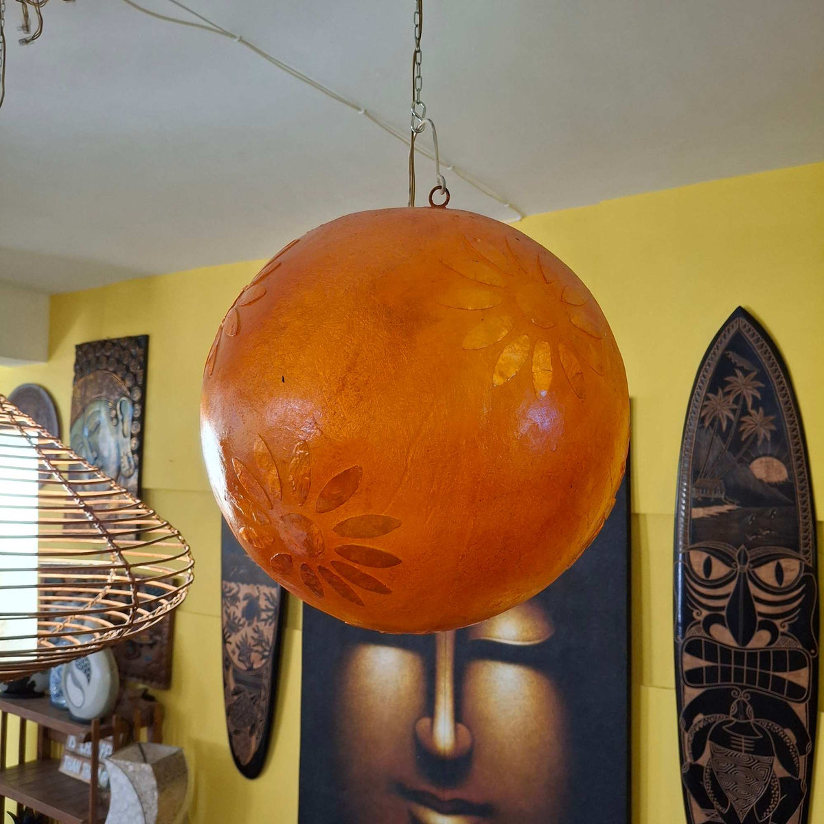 Lampadario etnico arancione resina e madre perla