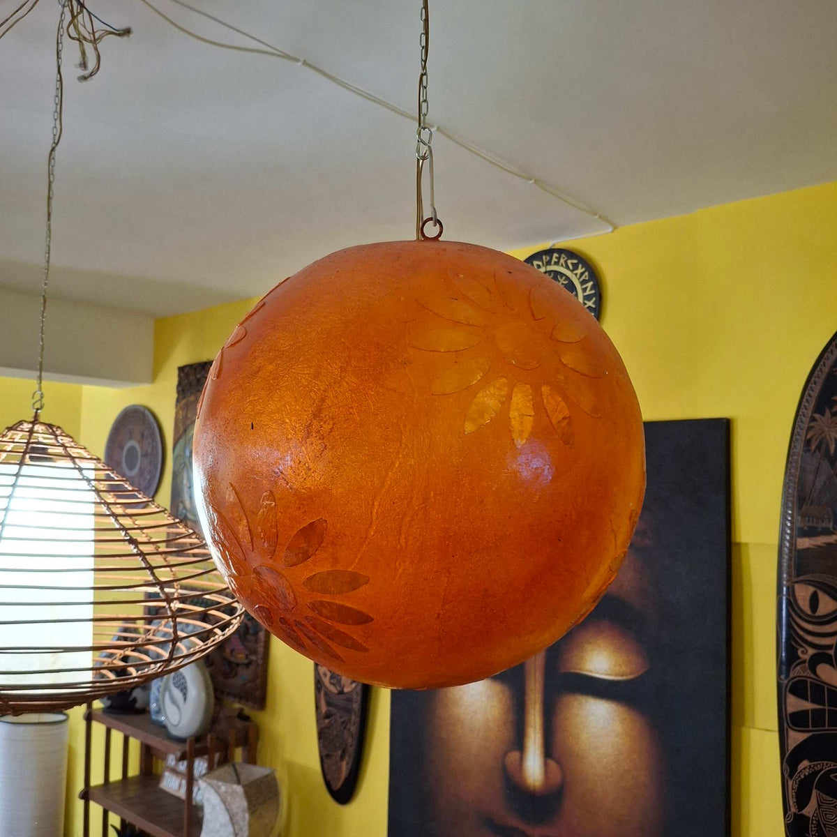 Lampadario etnico arancione resina e madre perla