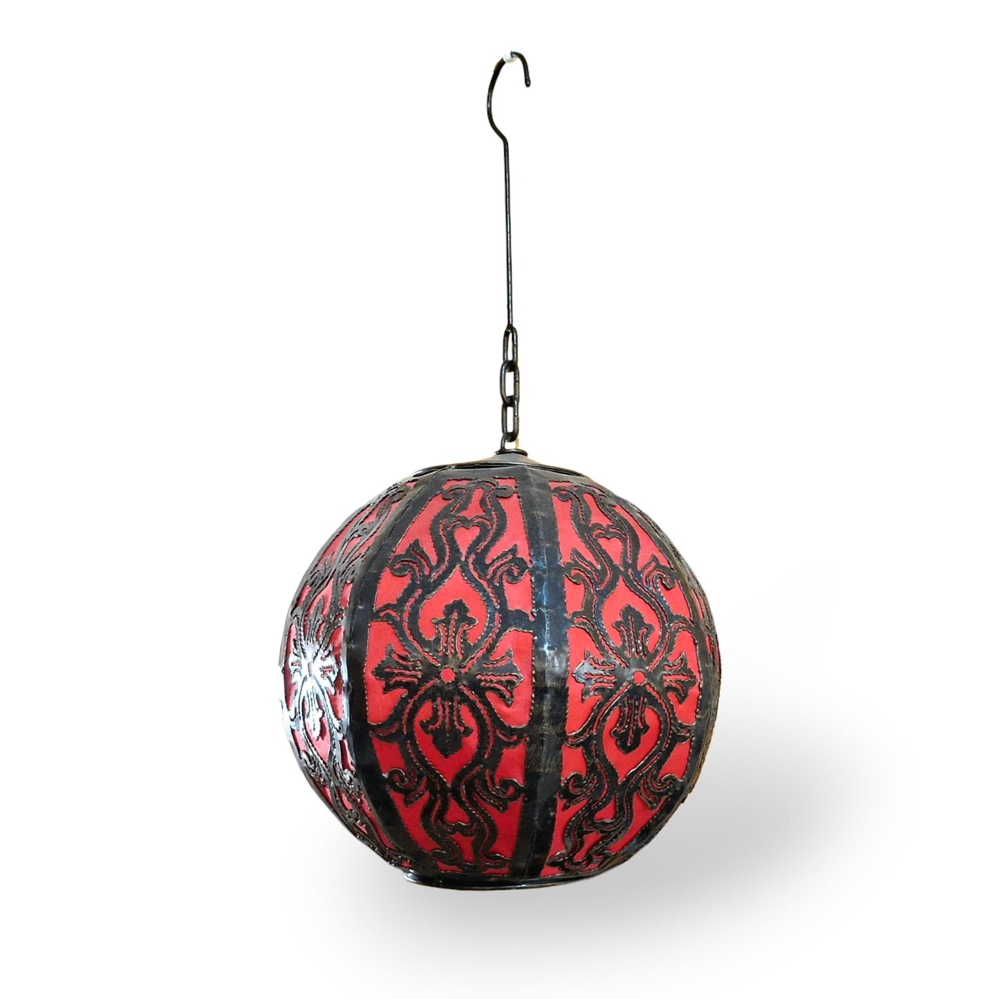 Lampadario in ferro battuto ricamato e tessuto rosso