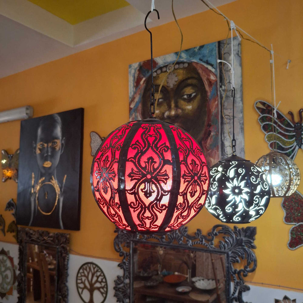 Lampadario etnico ferro battuto e tessuto rosso