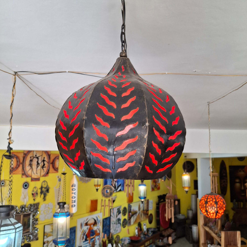 Lampadario orientale in ferro battuto e tessuto