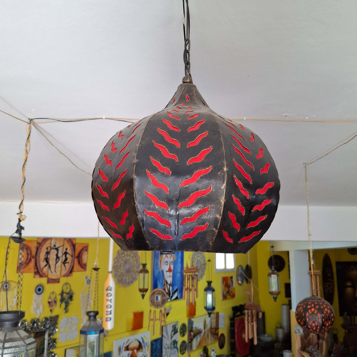 Lampadario orientale in ferro battuto e tessuto