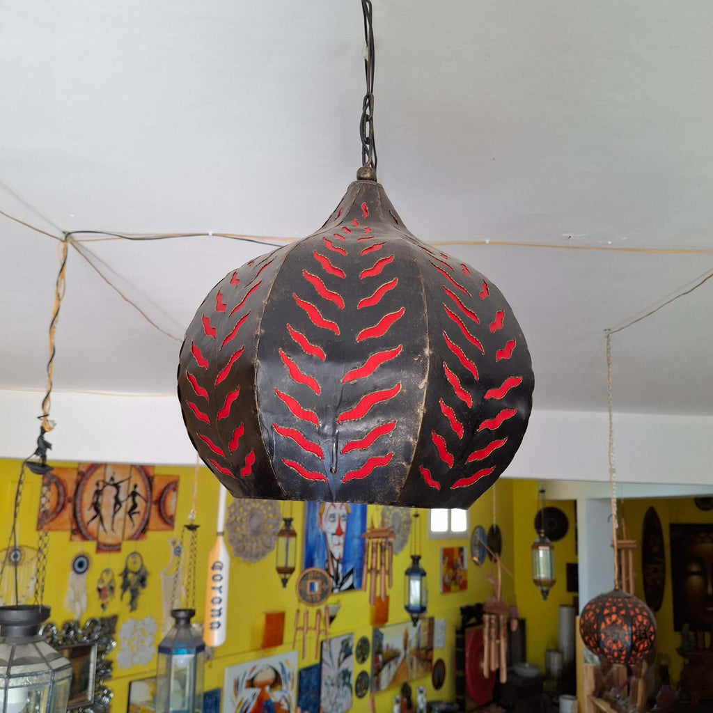 Lampadario orientale in ferro battuto e tessuto