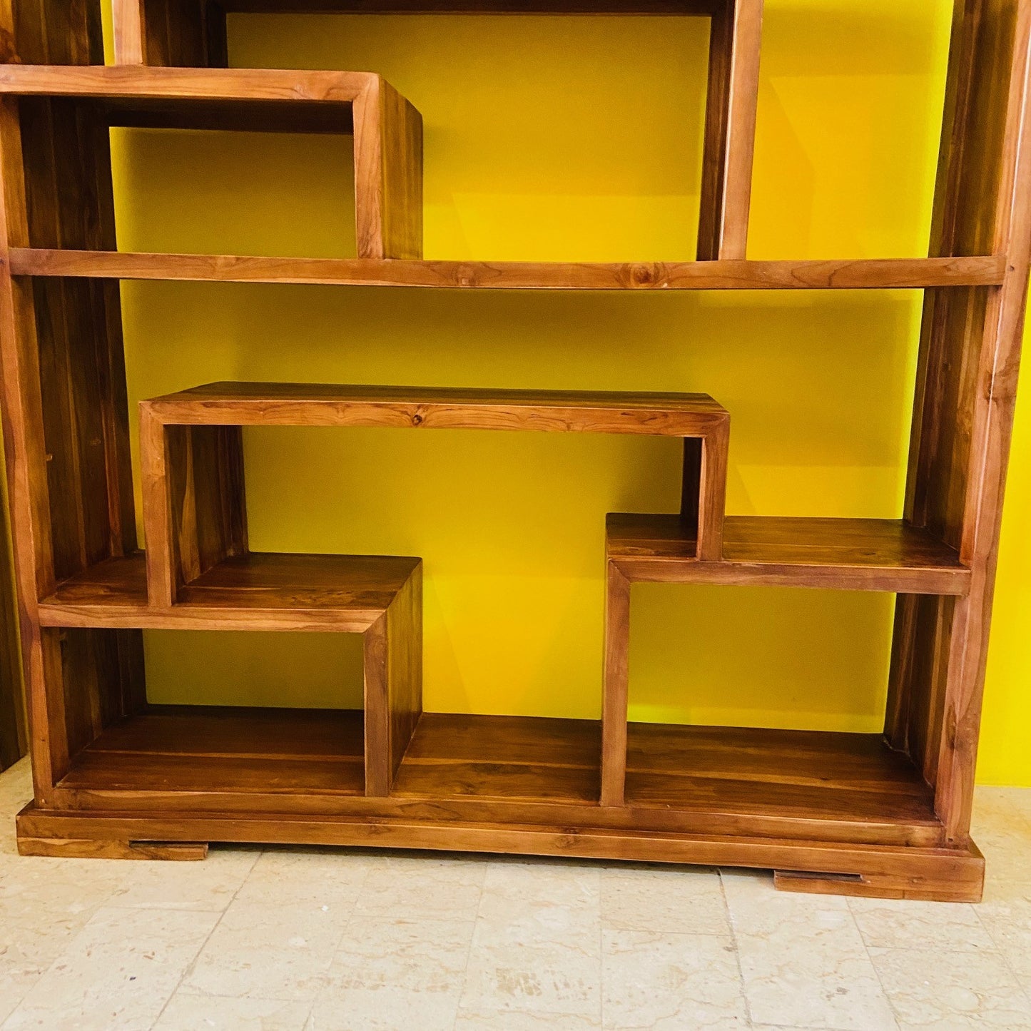 Libreria minimal teak massello ripiani irregolari
