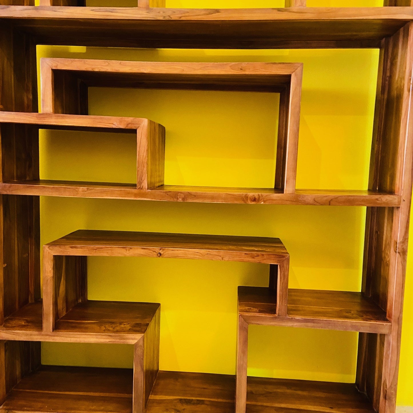 Libreria minimal teak massello ripiani irregolari