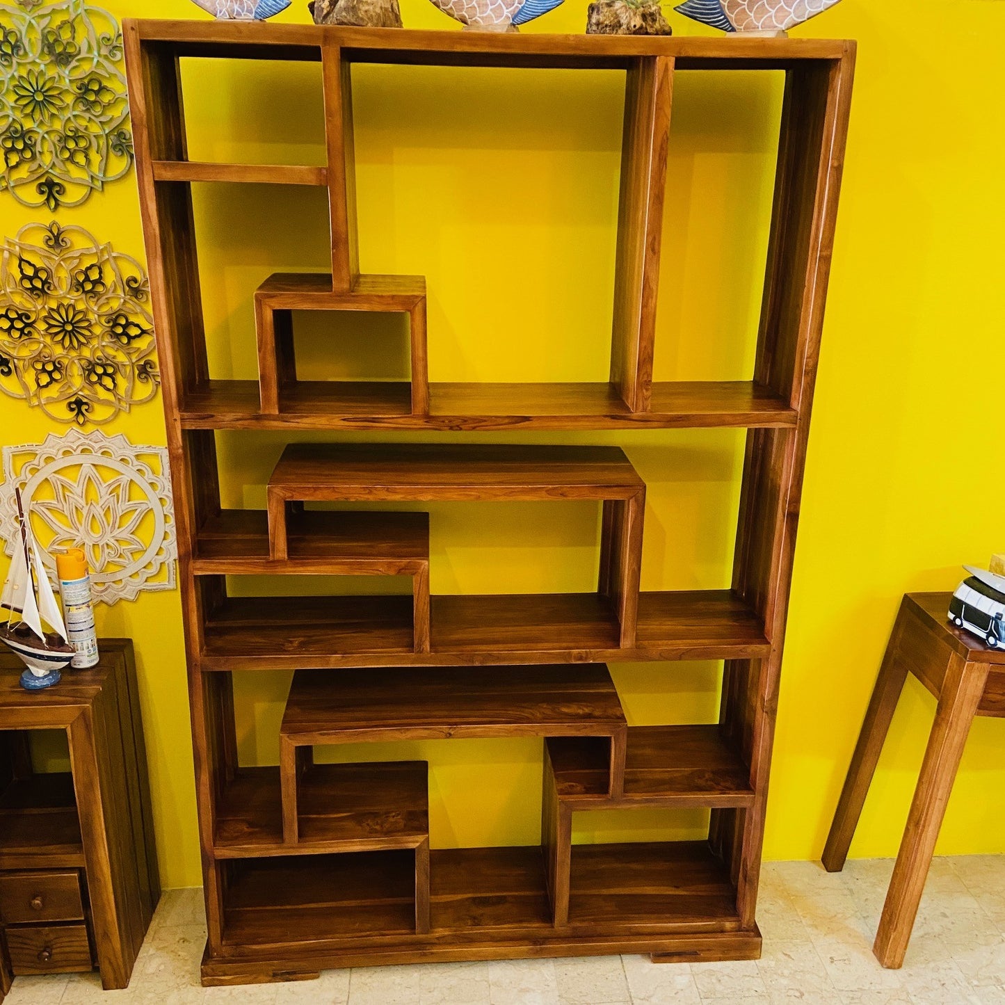 Libreria minimal teak massello ripiani irregolari