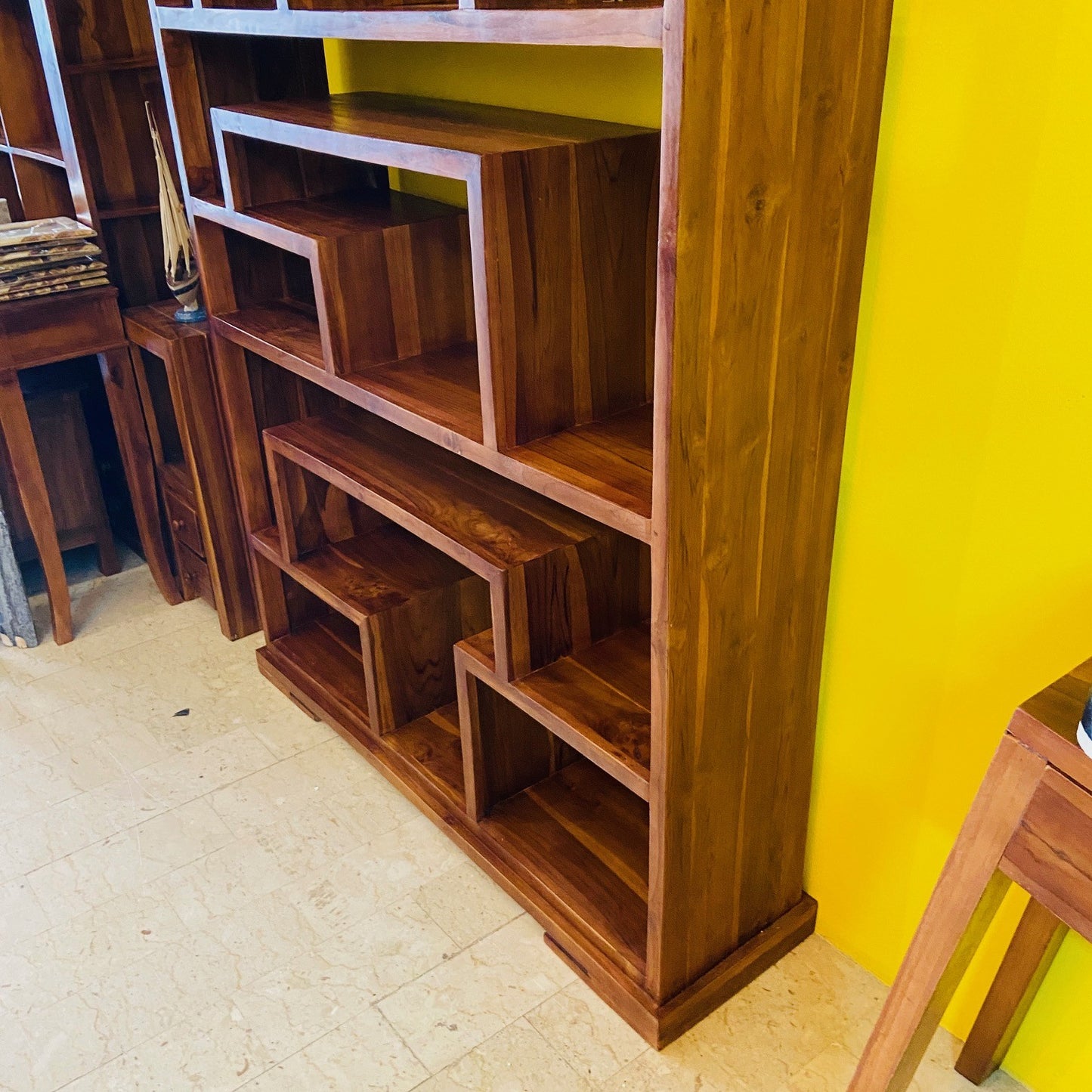 Libreria minimal teak massello ripiani irregolari