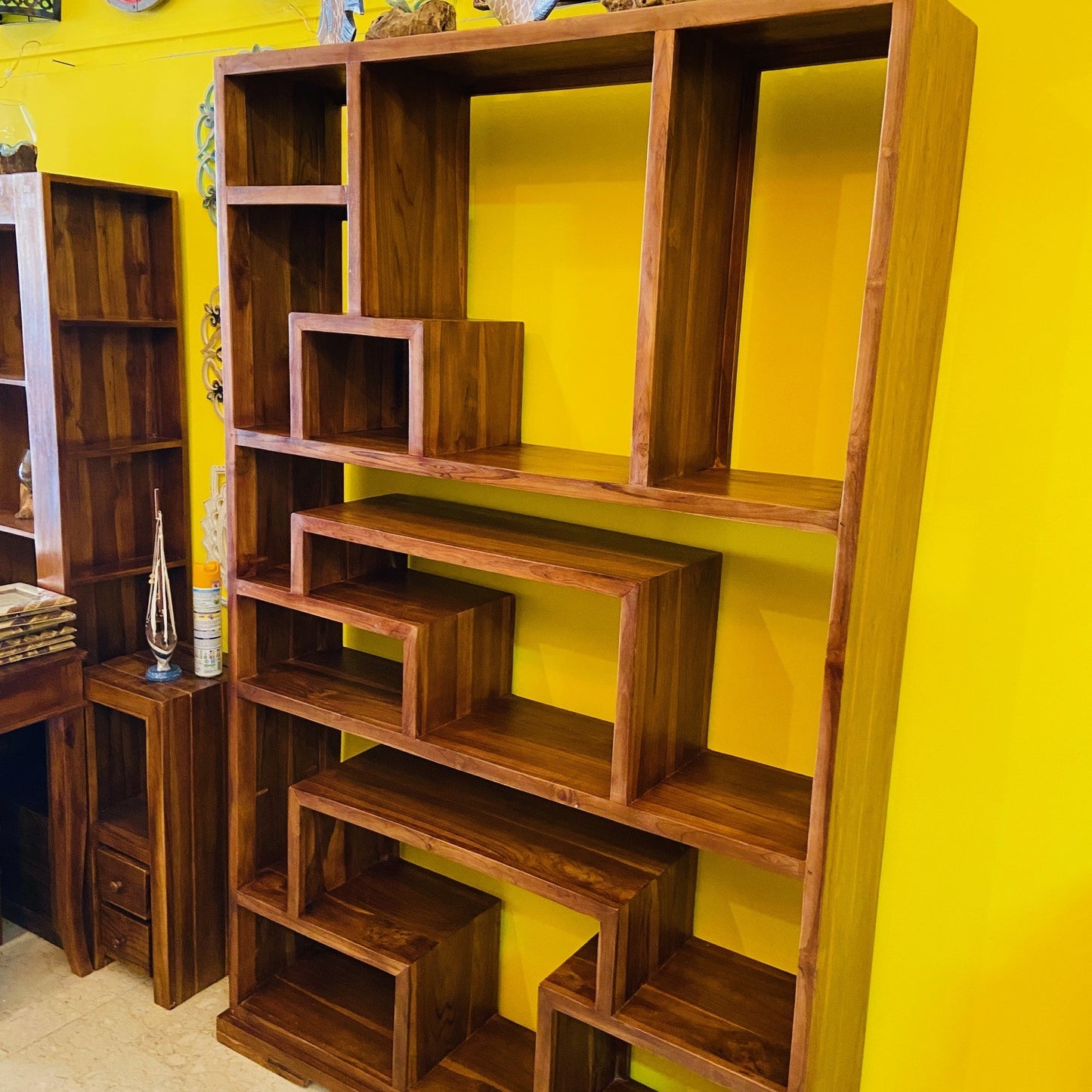 Libreria minimal teak massello ripiani irregolari