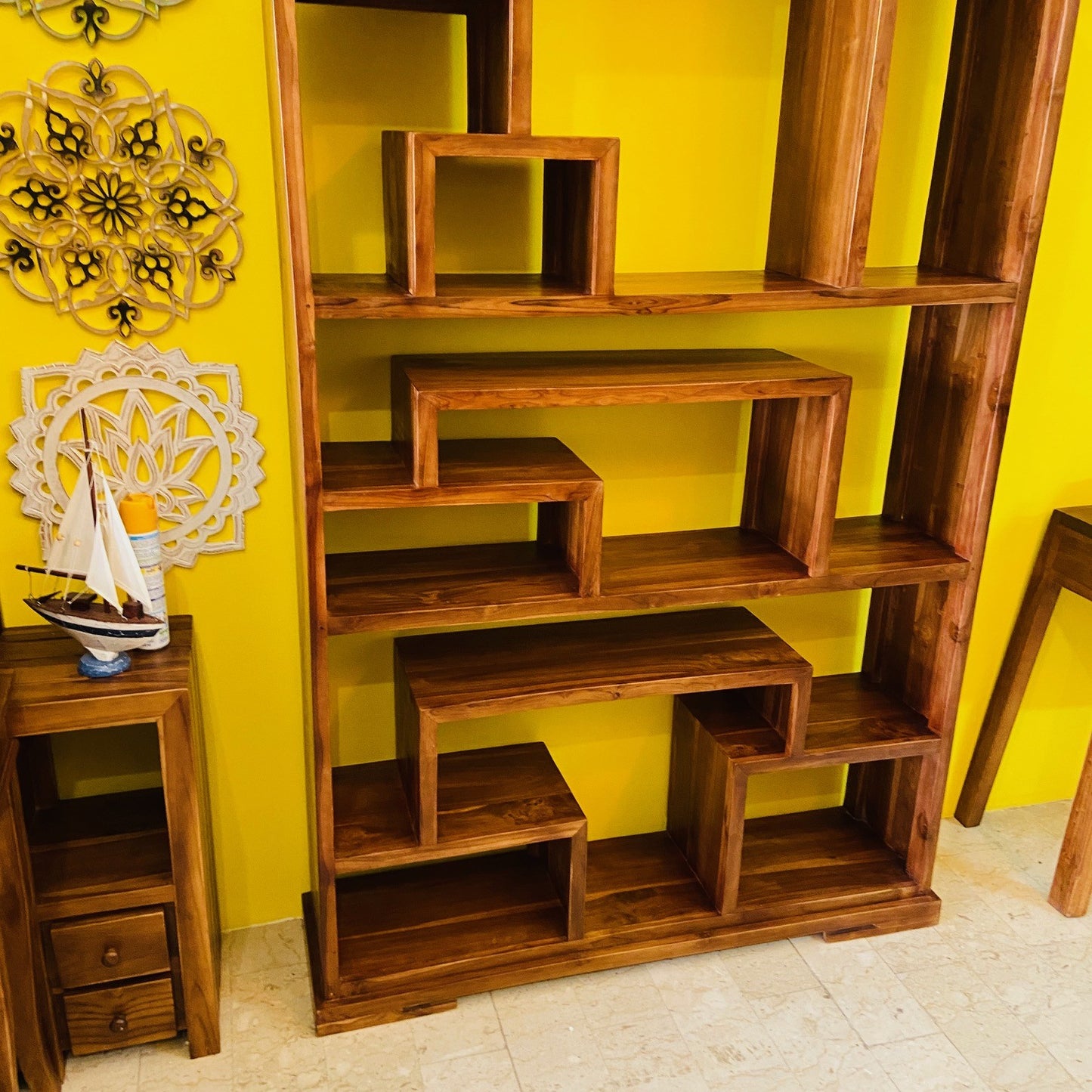 Libreria minimal teak massello ripiani irregolari