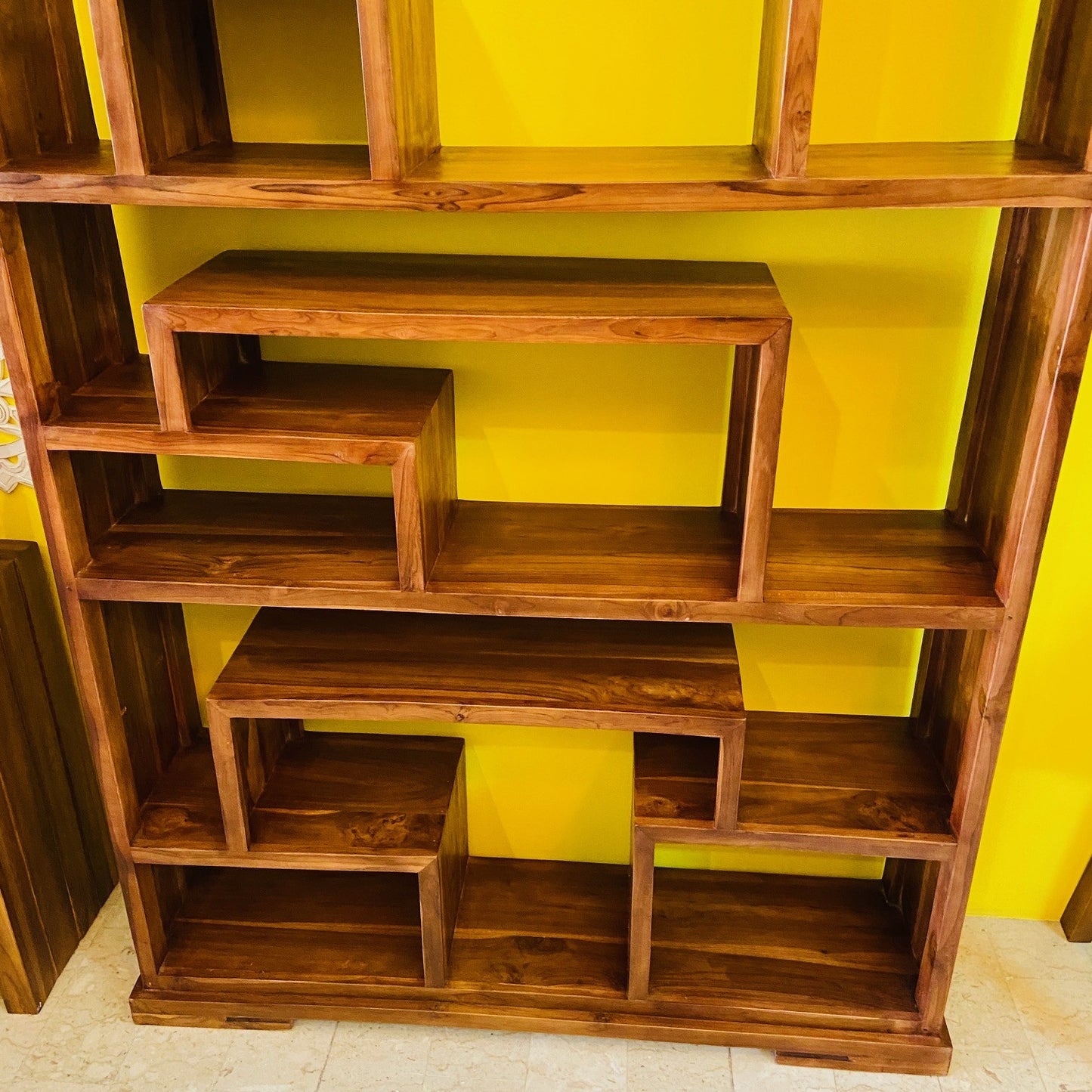 Libreria minimal teak massello ripiani irregolari